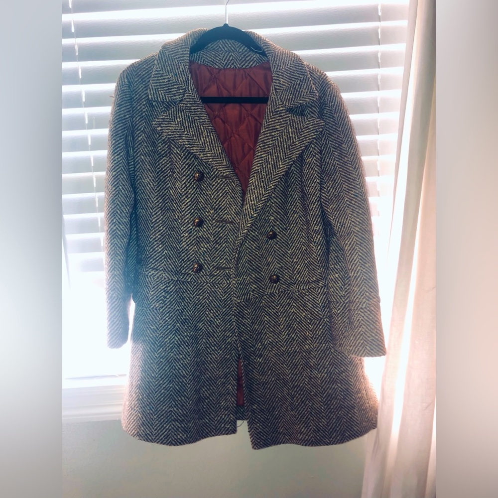 Tweak double breasted, with gold buttons. Extremely vintage.